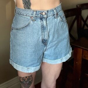 Vintage Orange Tab Levi's 954 light wash denim shorts — Size 26